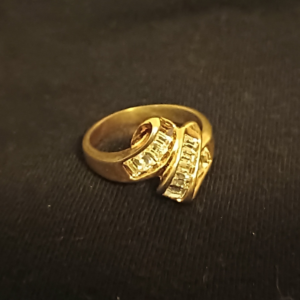 Elegant Gold Women's Ring - Picture 4 of 5